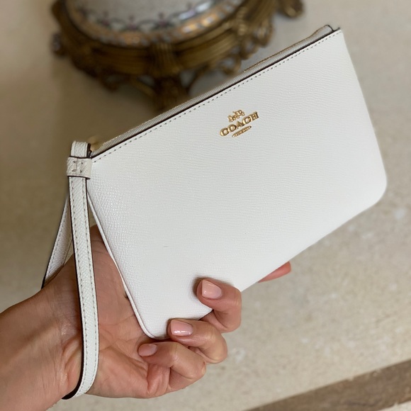 Coach Handbags - NWT❗️Coach large Wristlet